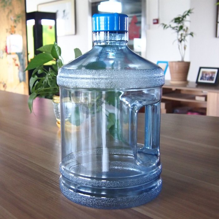 Сколько разрешается хранить воду в пластиковых емкостях?